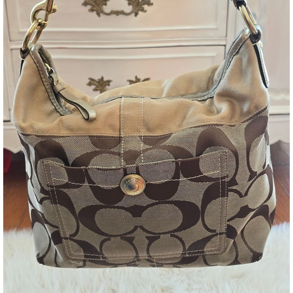 Coach Signature Monogram ** - Picture 8 of 10